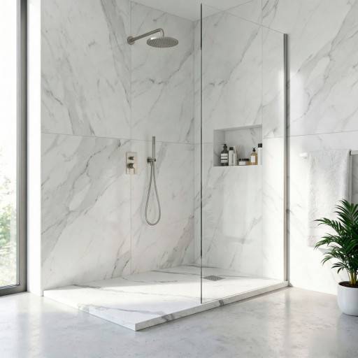 Receveur AQUALITE ULTRASLIM marbr� 140 � 80 cm dans une douche vitr�e avec rev�tement mural effet marbre.